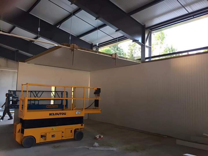 Installation de panneaux sandwichs isothermes Besançon