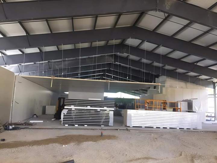 Installation de panneaux sandwichs isothermes Besançon