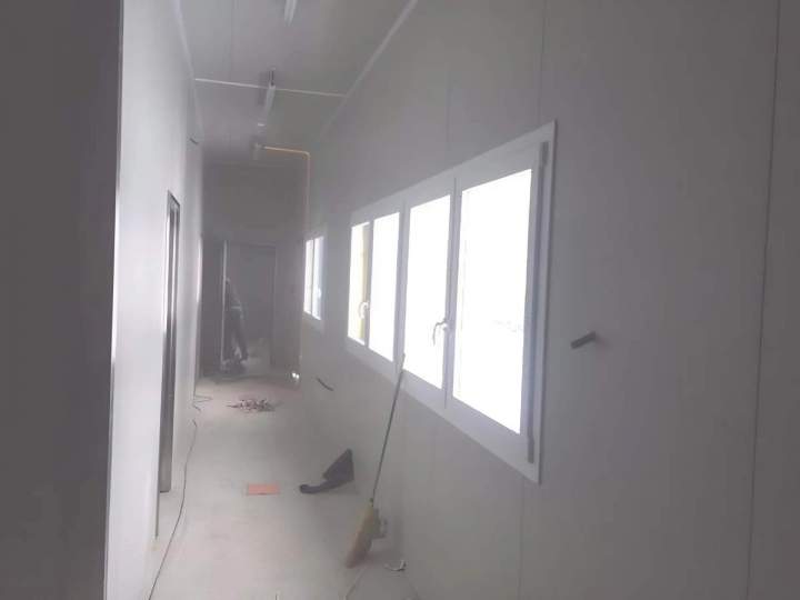 Installation de panneaux sandwichs isothermes Besançon