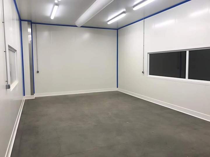 Installation de panneaux sandwichs isothermes Besançon