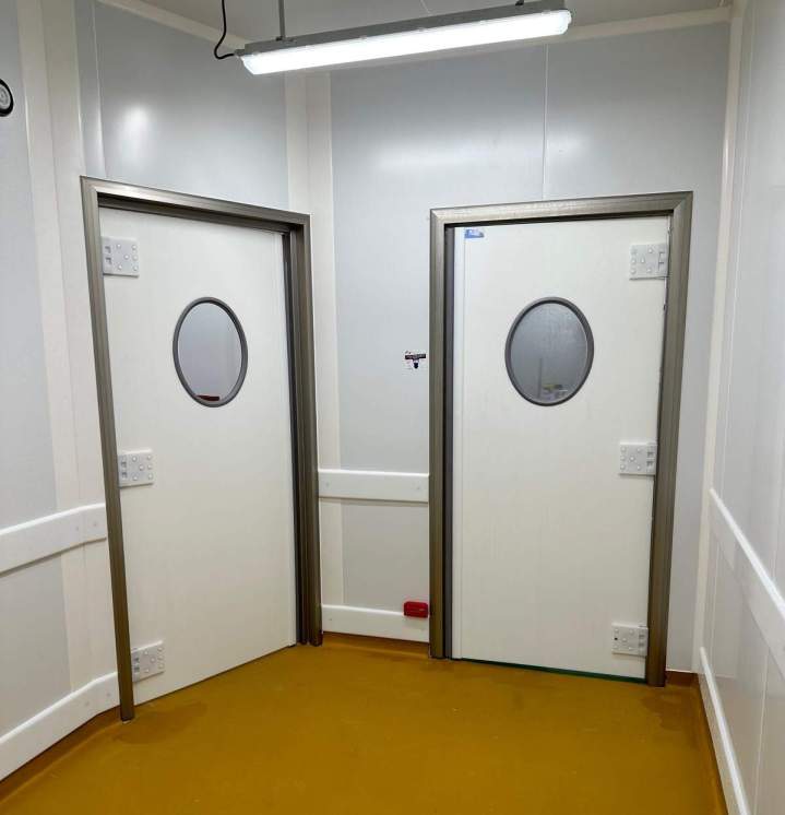 Installation de portes de services industrielles Besançon