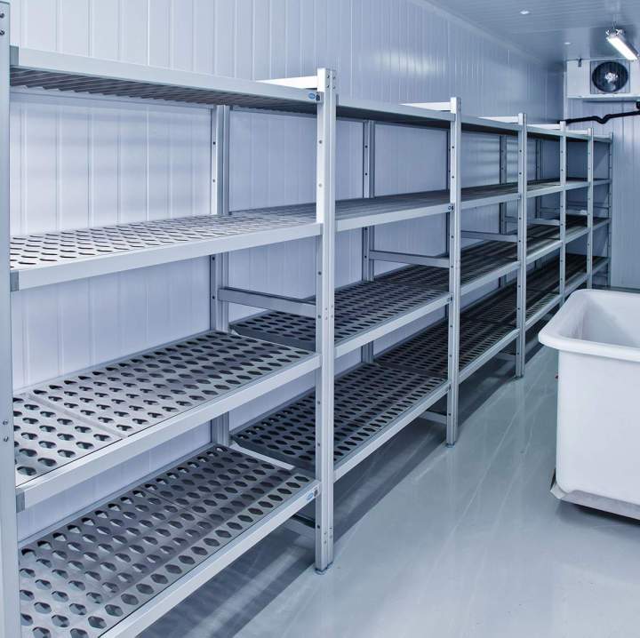 Nous proposons des banquettes, des poteaux et des lisses de protection… Adaptés à vos risques.